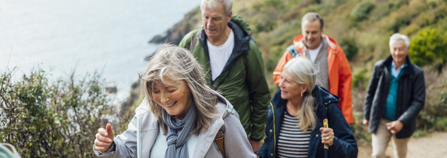 Mit betreuten Angeboten fördert Alzheimer Schweiz körperliche und geistige Aktivitäten für Menschen mit Demenz und ermöglicht den Austausch mit anderen Betroffenen.