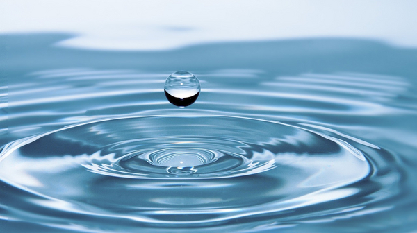 Wassertropf zum Referat Spiritualität