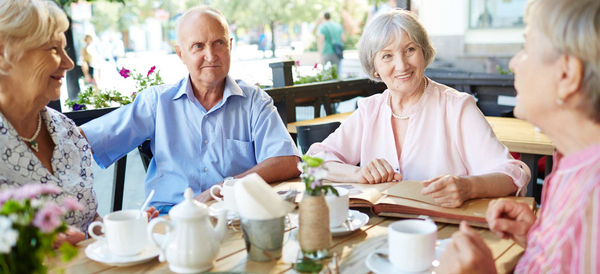 Alzheimer Suisse conseille aux proches de personnes atteintes de démence de prendre un congé sabbatique